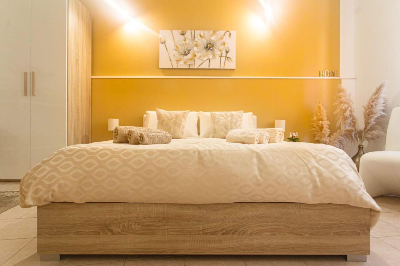 Montellino'S Suite Oro SantʼAntìoco Exteriör bild