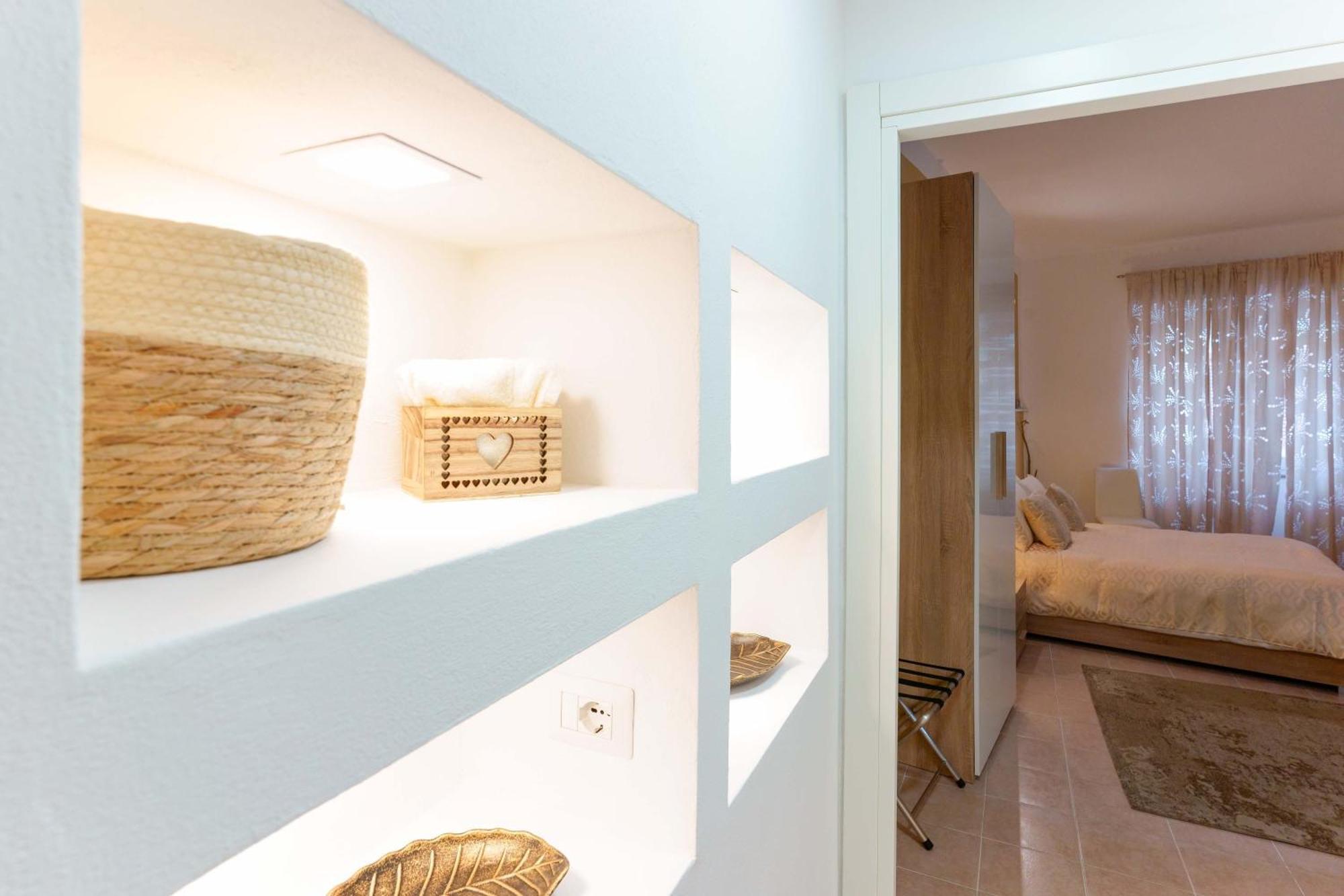 Montellino'S Suite Oro SantʼAntìoco Exteriör bild